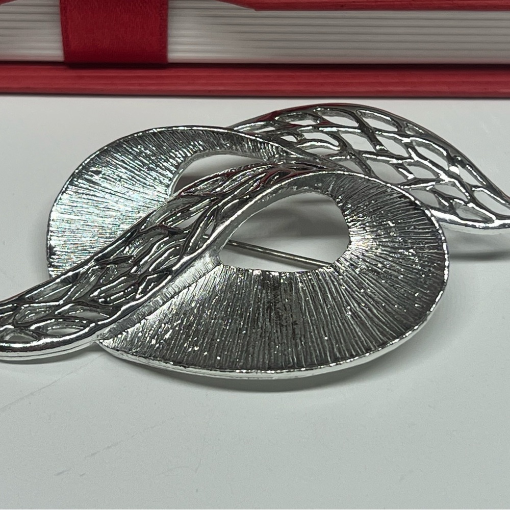 #26 Vintage1960’s-Celebrity NY Signed-Silver Tone Satin Oval Ribbon Swirl Brooch